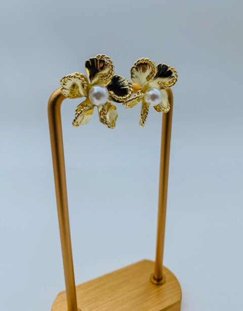 Arete Rodio Flor Con Perla Blanca