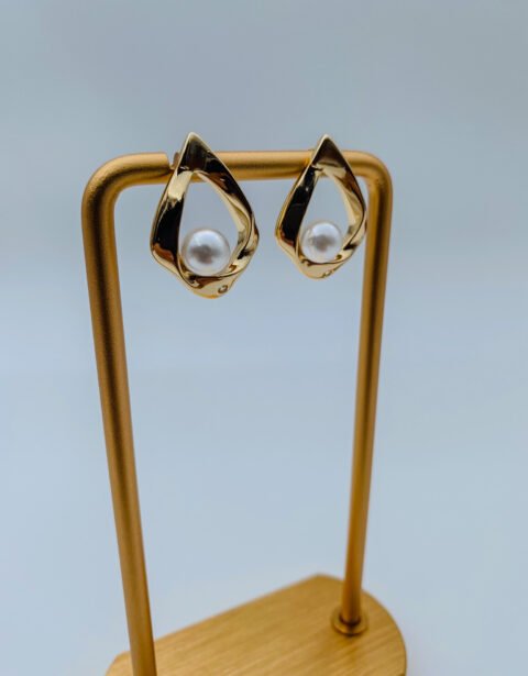 Arete Rodio Triangular Con Perla