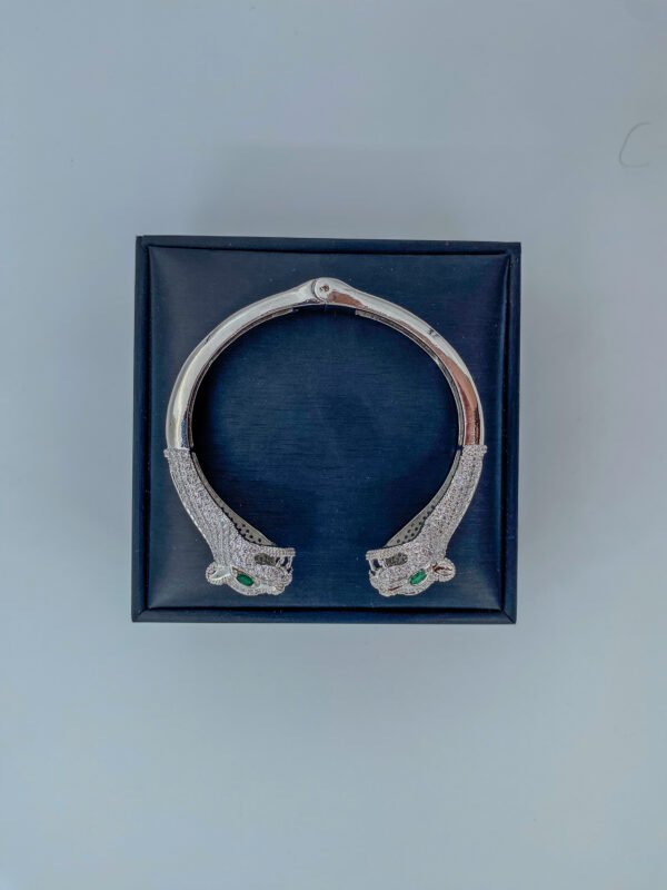Brazalete Rodinado Tigre Piedras Plateado - Imagen 2