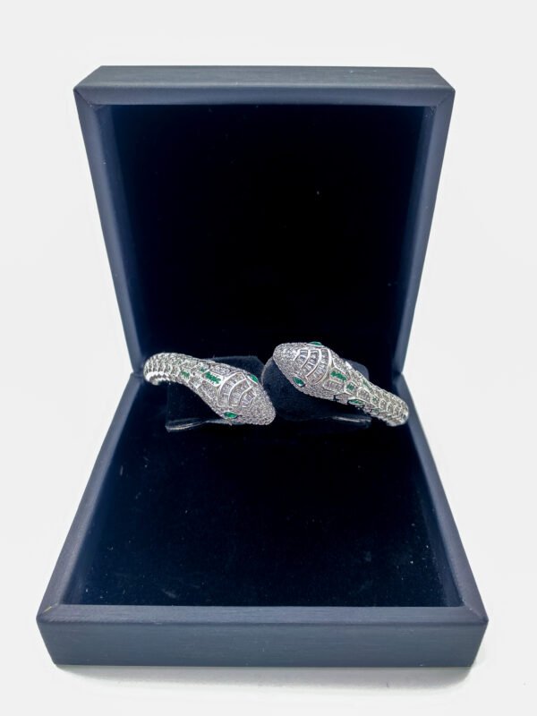 Brazalete Rodinado Serpiente Piedras Plateado