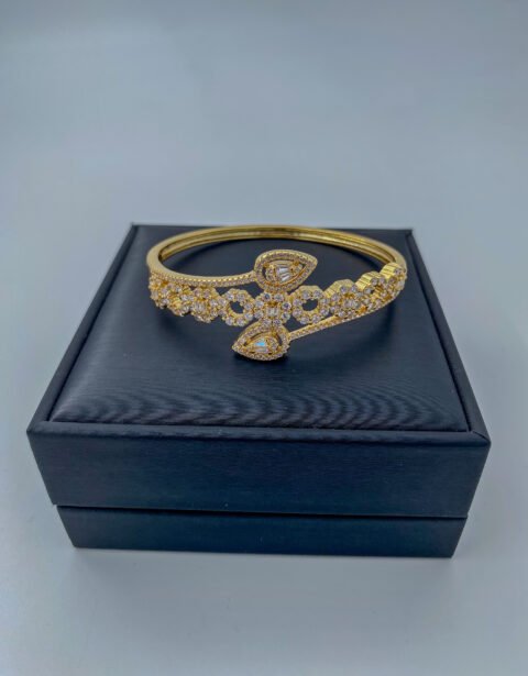 Brazalete Rodinado Hojas Piedras