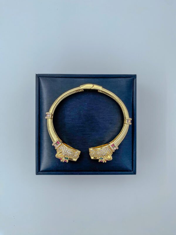 Brazalete Rodinado Tigre Piedras Coronas Dorado - Imagen 2