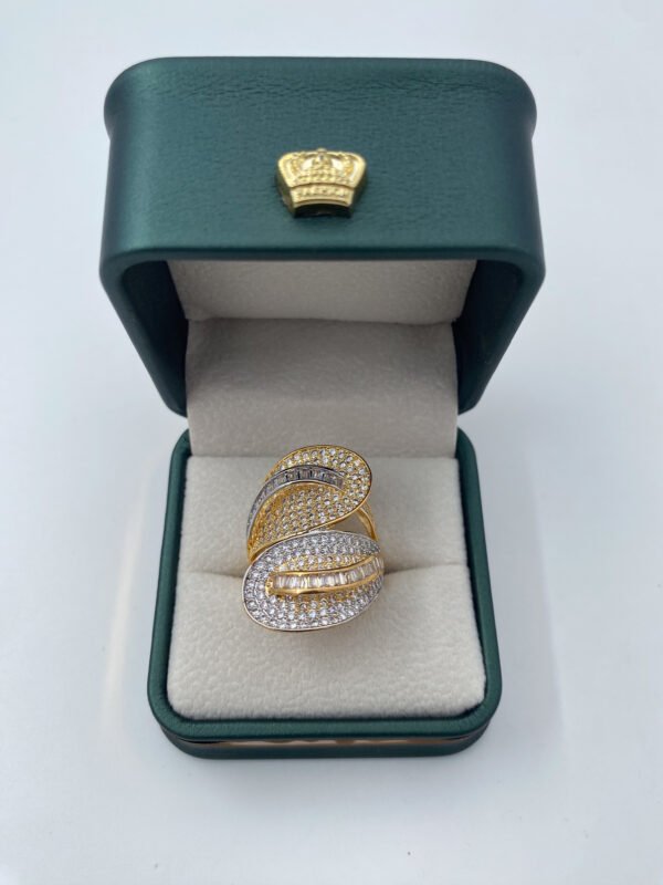 Anillo Rodio Dama Hojas Piedra y Crystal